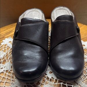 Naturalizer ladies mules 8.5